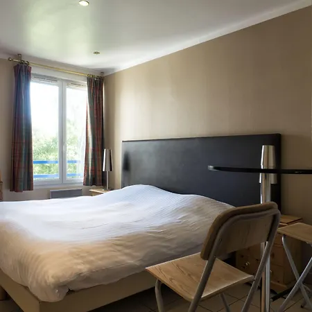 Aparthotel Les Ducs De Avec Hebergement, Repas & Pdj, Seminaire, Bureau & Parking Chevreuse