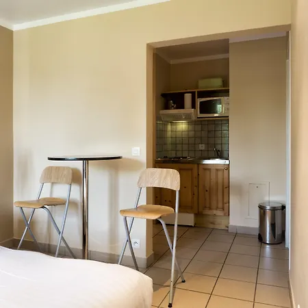 Aparthotel Les Ducs De Avec Hebergement, Repas & Pdj, Seminaire, Bureau & Parking