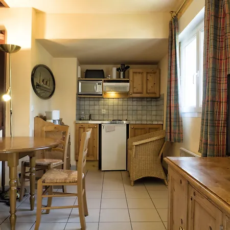 Aparthotel Les Ducs De Avec Hebergement, Repas & Pdj, Seminaire, Bureau & Parking 3*