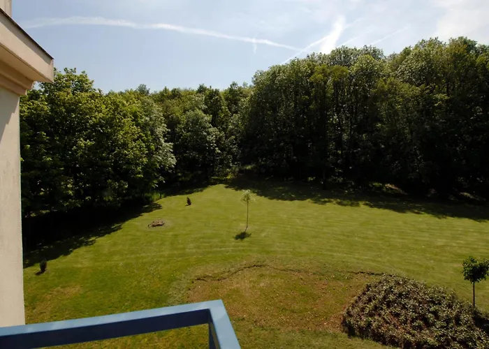 Les Ducs De Avec Hebergement, Repas & Pdj, Seminaire, Bureau & Parking 3* שוברוז